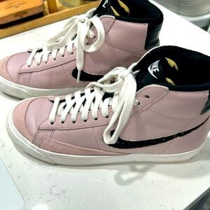 Nike blazers Sz 5.5